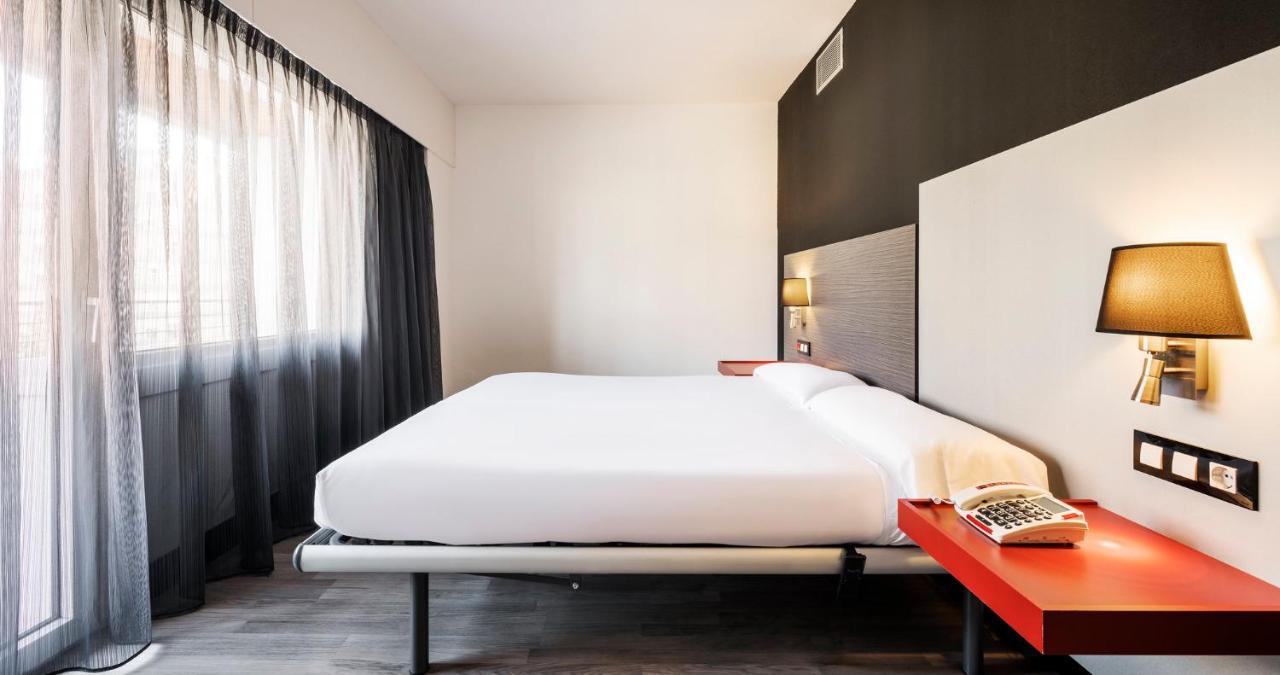 Ilunion Romareda Hotel Zaragoza Bagian luar foto
