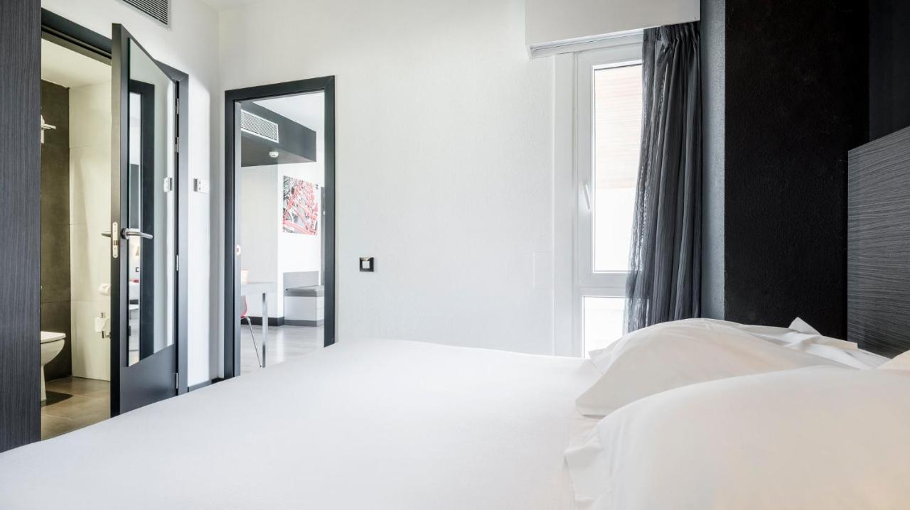 Ilunion Romareda Hotel Zaragoza Bagian luar foto