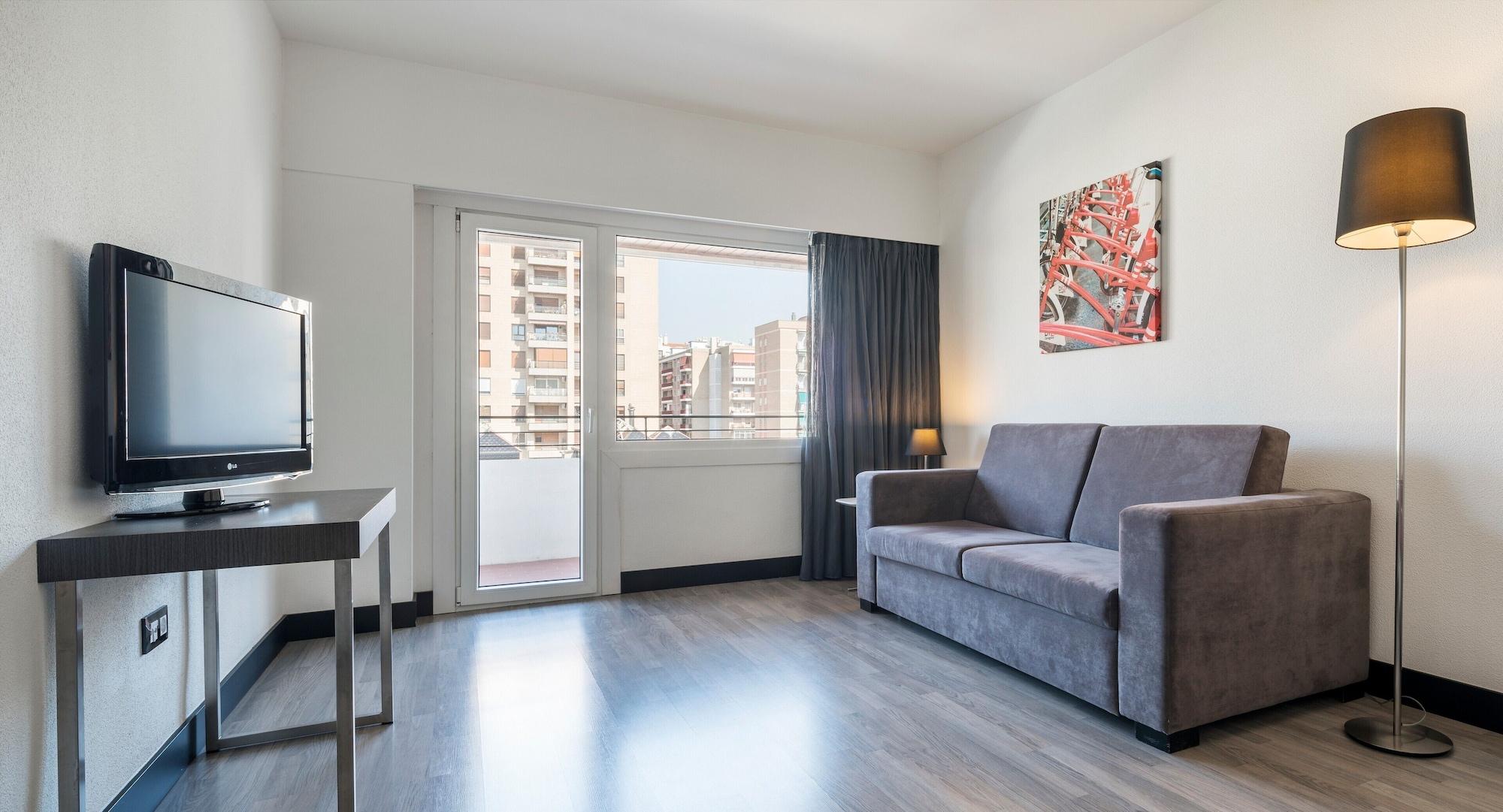 Ilunion Romareda Hotel Zaragoza Bagian luar foto