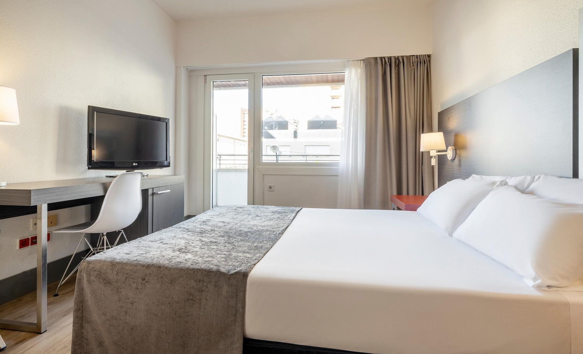 Ilunion Romareda Hotel Zaragoza Bagian luar foto