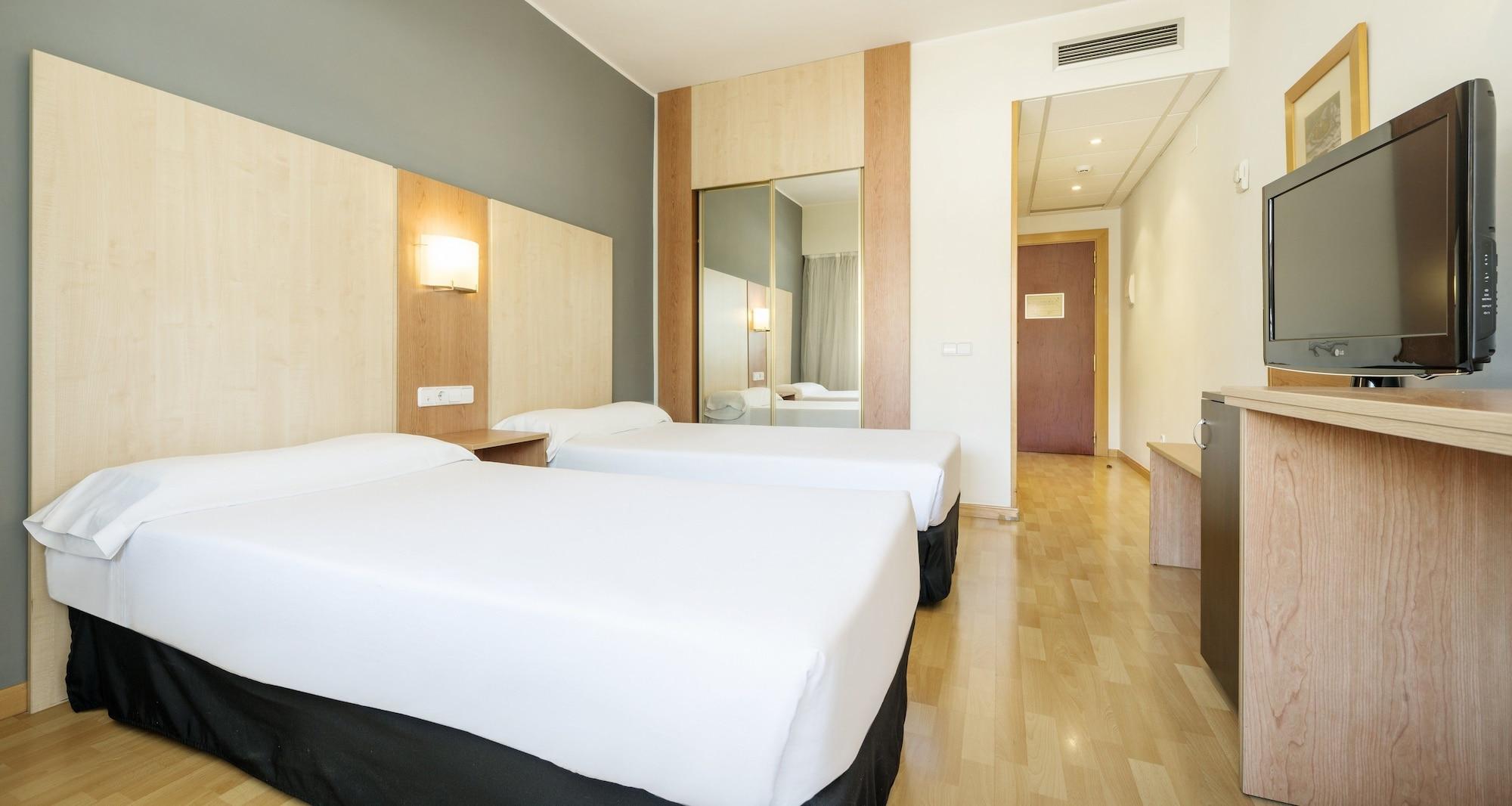 Ilunion Romareda Hotel Zaragoza Bagian luar foto