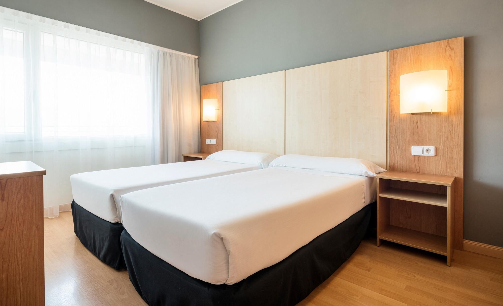 Ilunion Romareda Hotel Zaragoza Bagian luar foto