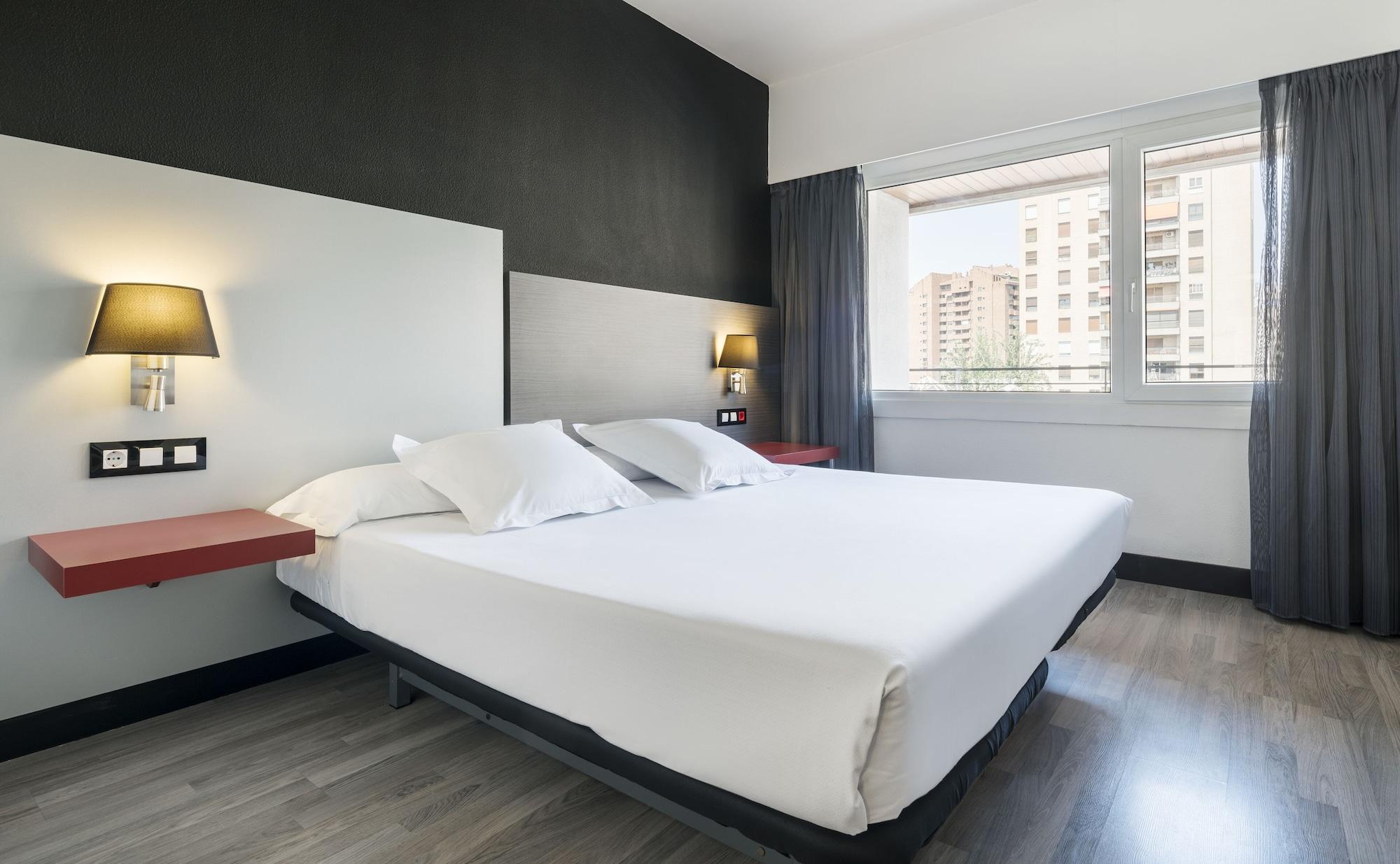 Ilunion Romareda Hotel Zaragoza Bagian luar foto