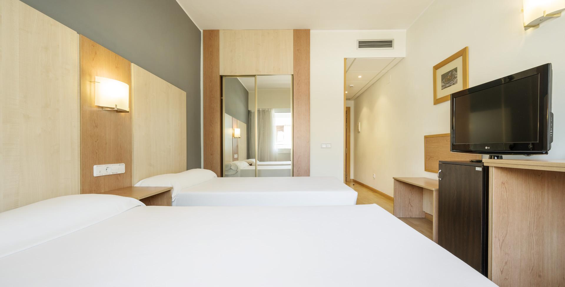 Ilunion Romareda Hotel Zaragoza Bagian luar foto