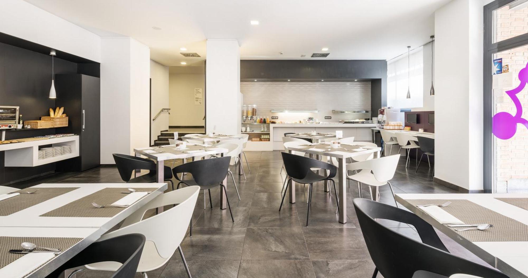 Ilunion Romareda Hotel Zaragoza Bagian luar foto