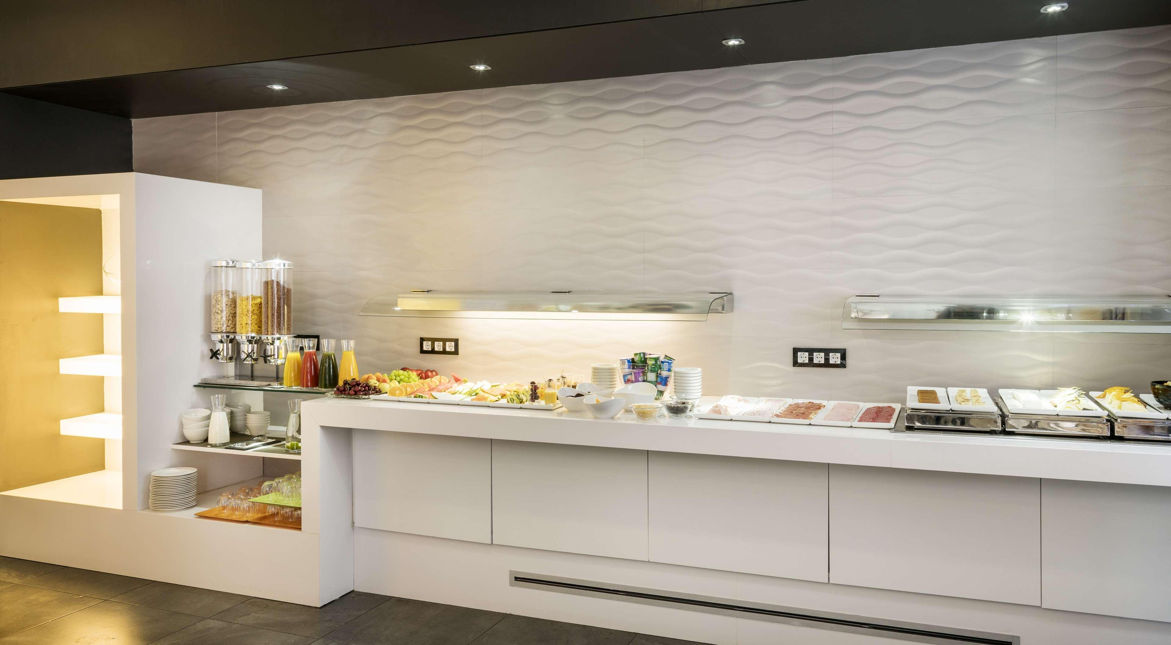 Ilunion Romareda Hotel Zaragoza Bagian luar foto