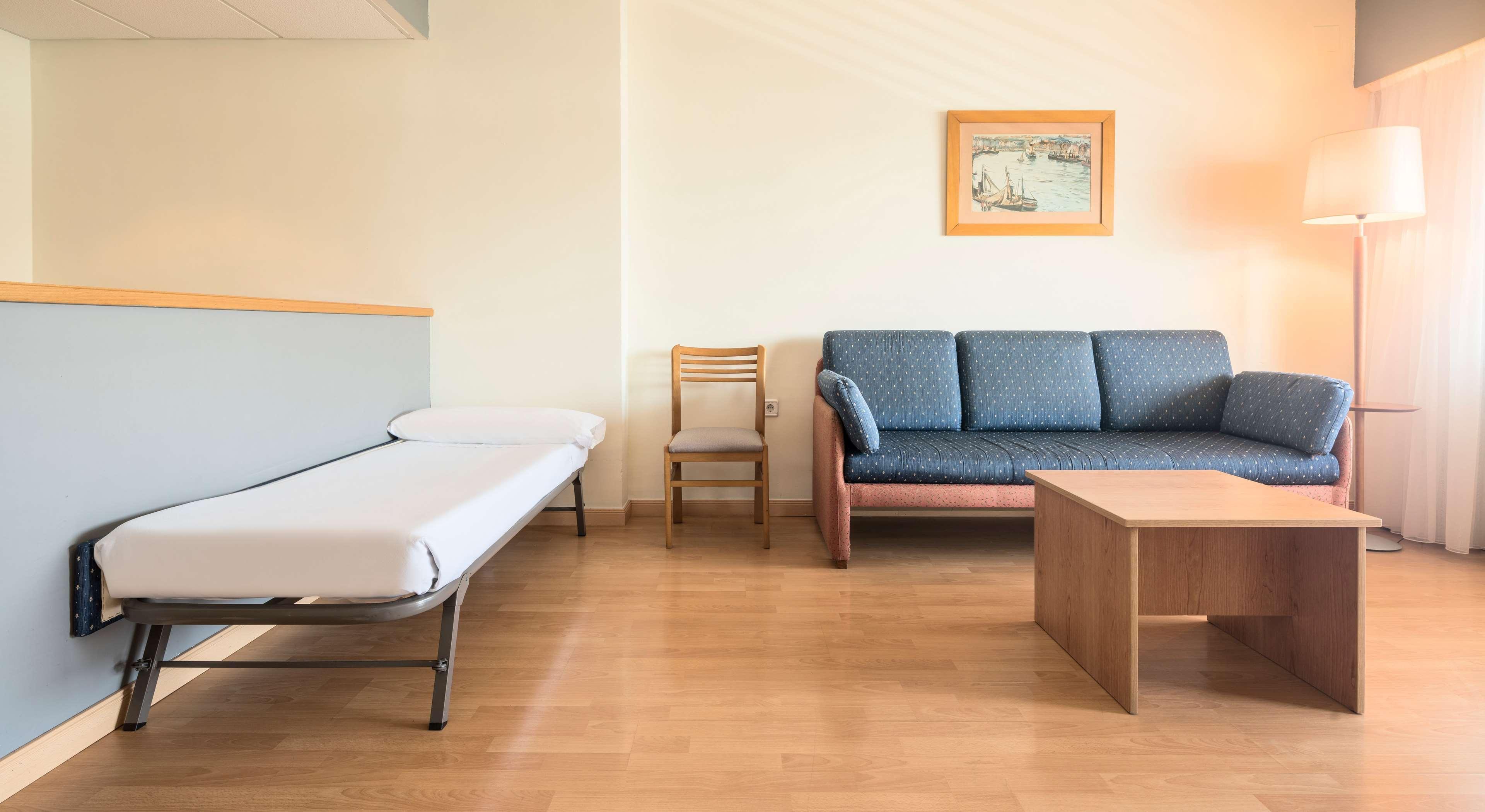 Ilunion Romareda Hotel Zaragoza Bagian luar foto