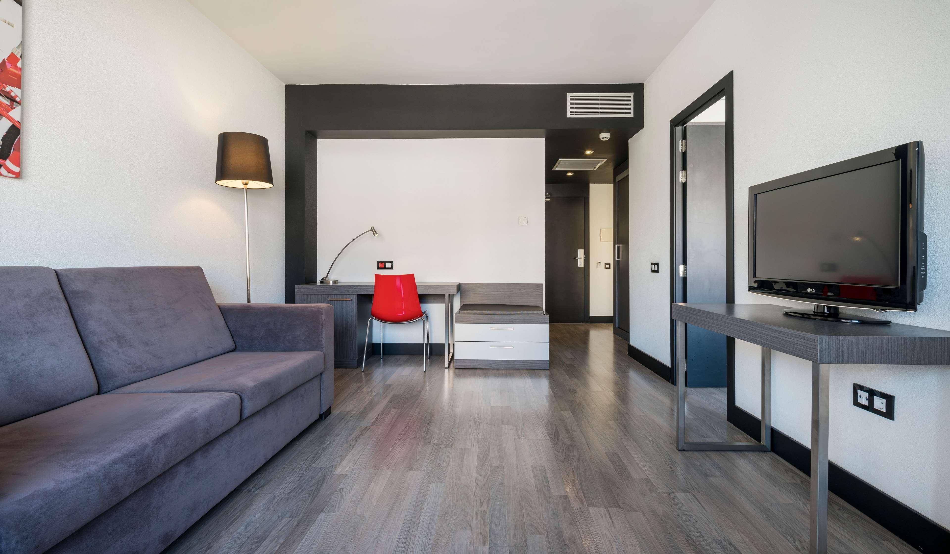 Ilunion Romareda Hotel Zaragoza Bagian luar foto
