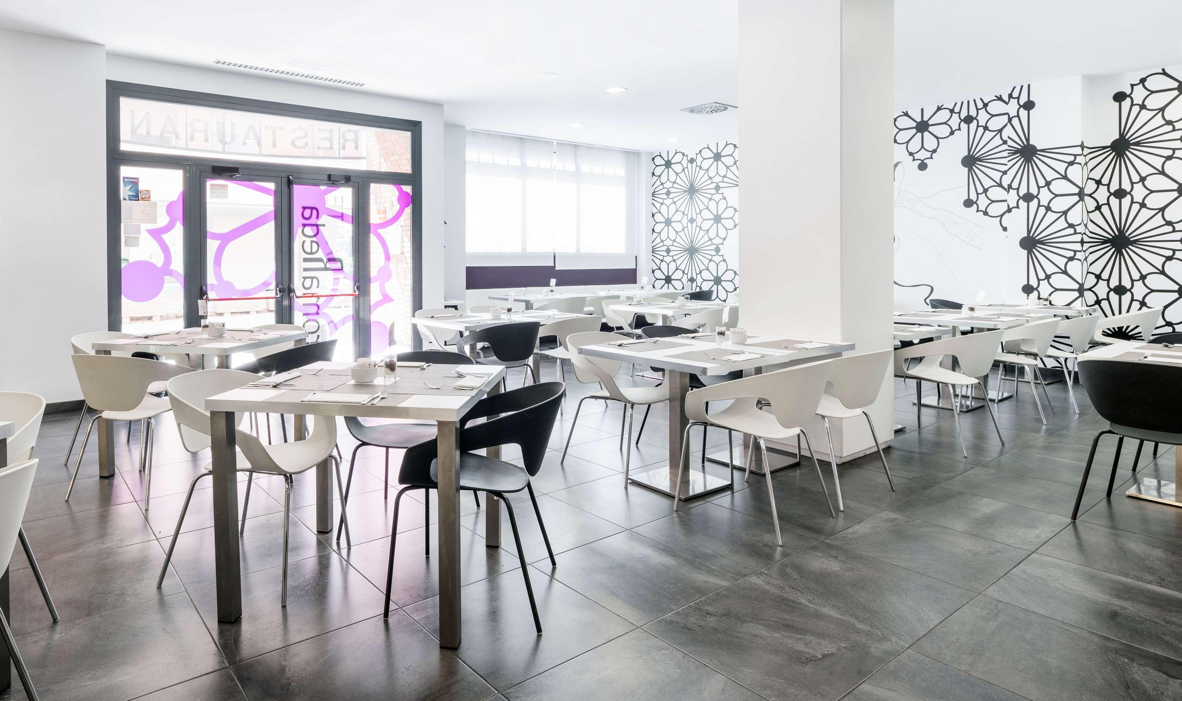 Ilunion Romareda Hotel Zaragoza Bagian luar foto