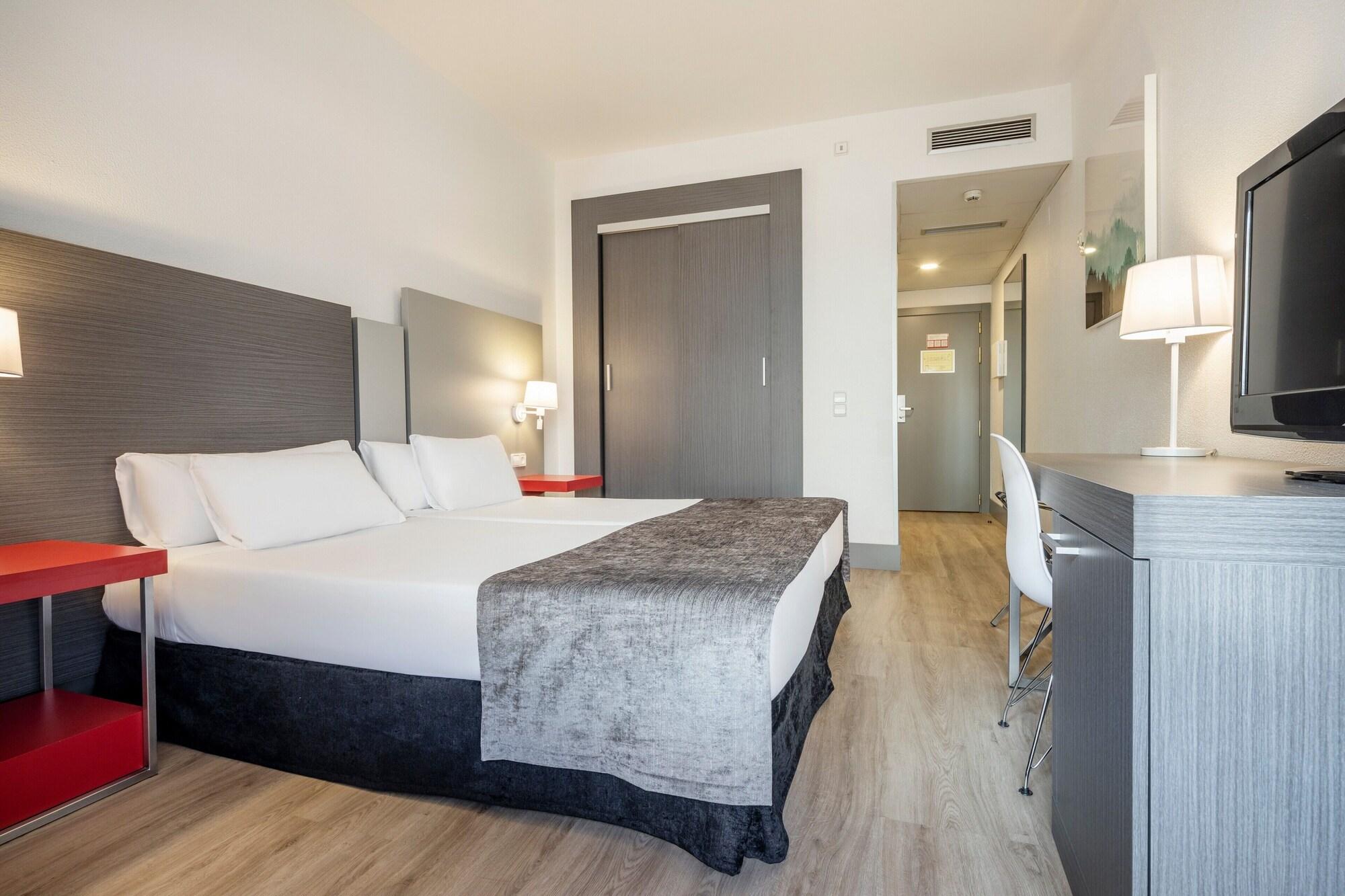 Ilunion Romareda Hotel Zaragoza Bagian luar foto
