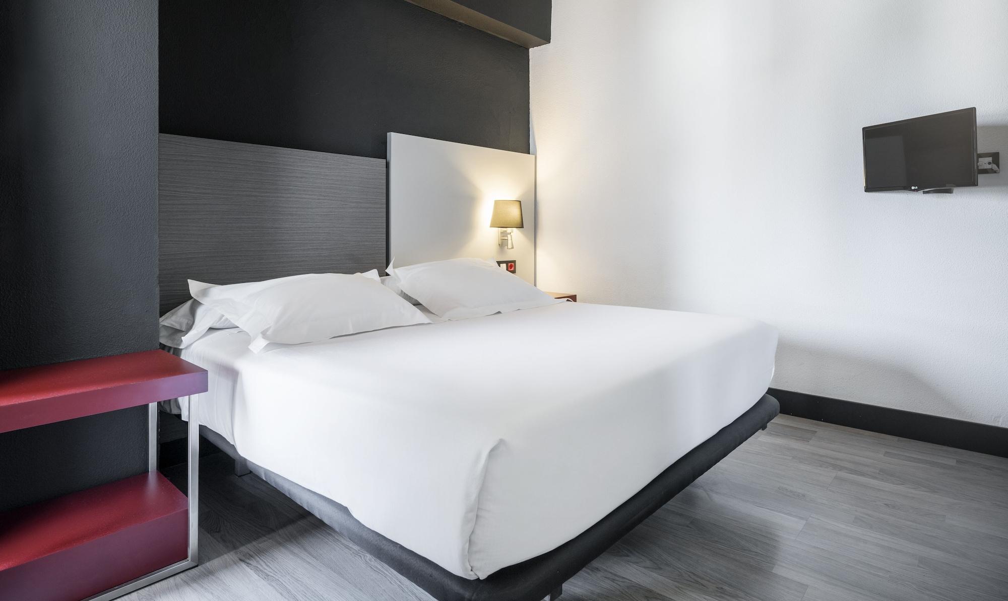 Ilunion Romareda Hotel Zaragoza Bagian luar foto