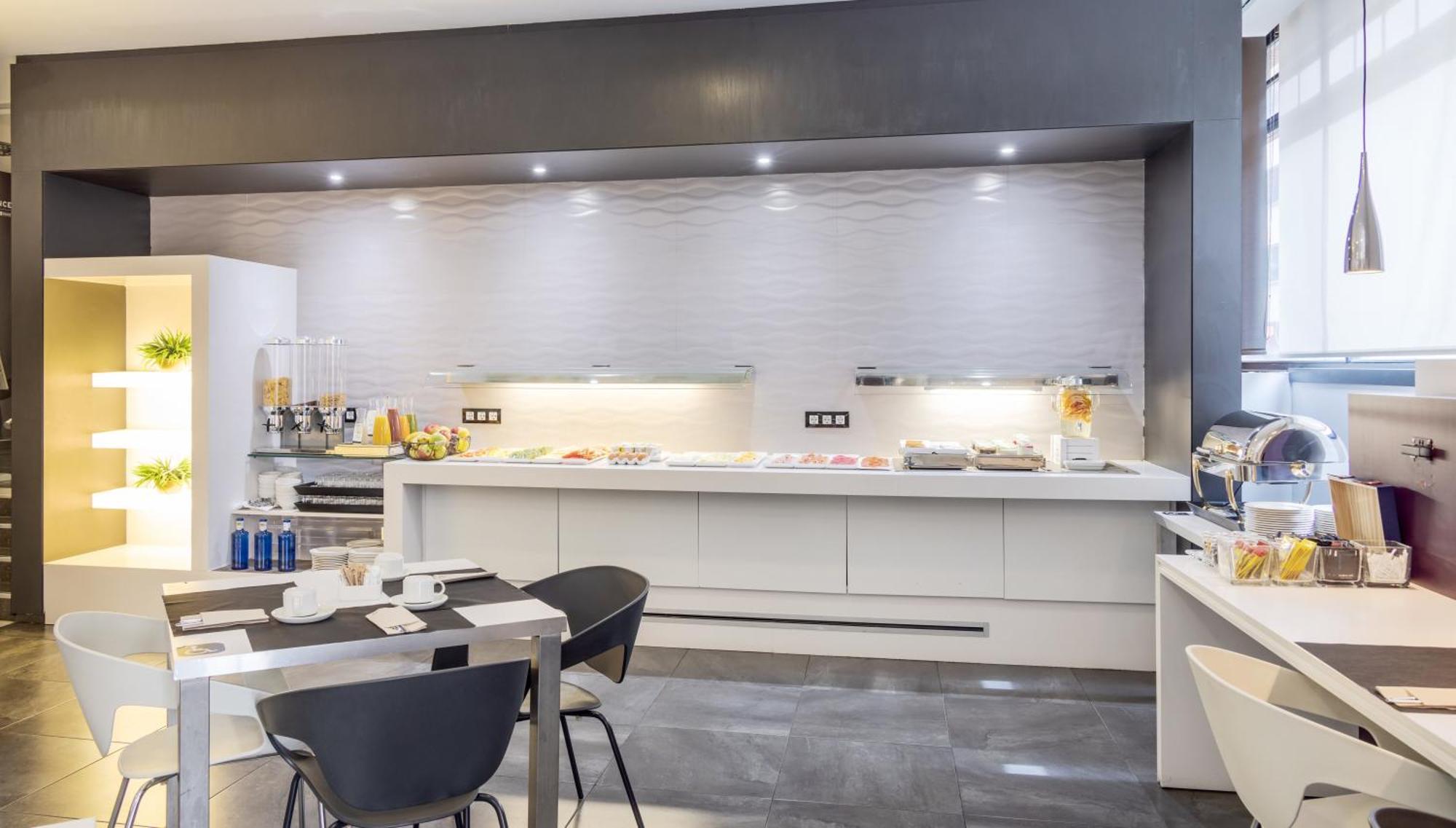 Ilunion Romareda Hotel Zaragoza Bagian luar foto