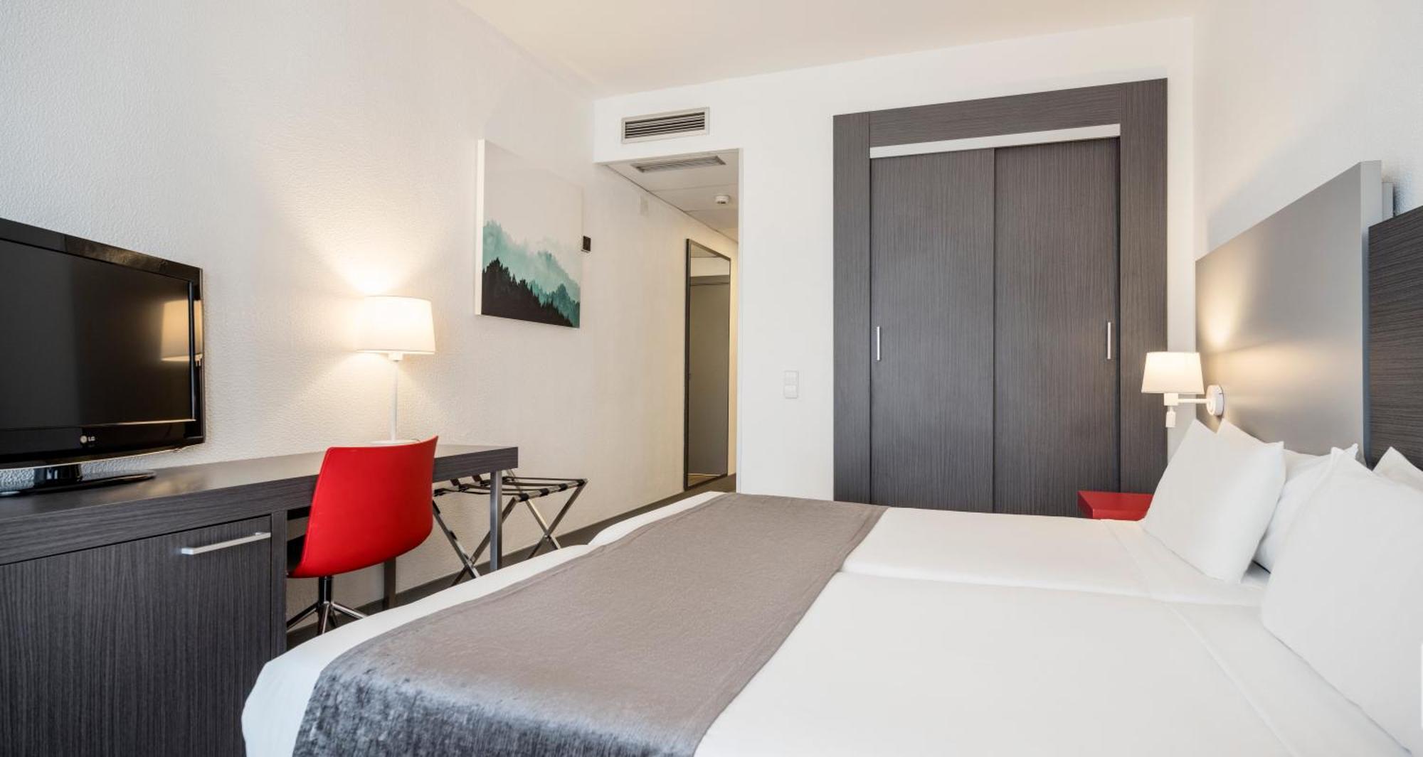 Ilunion Romareda Hotel Zaragoza Bagian luar foto