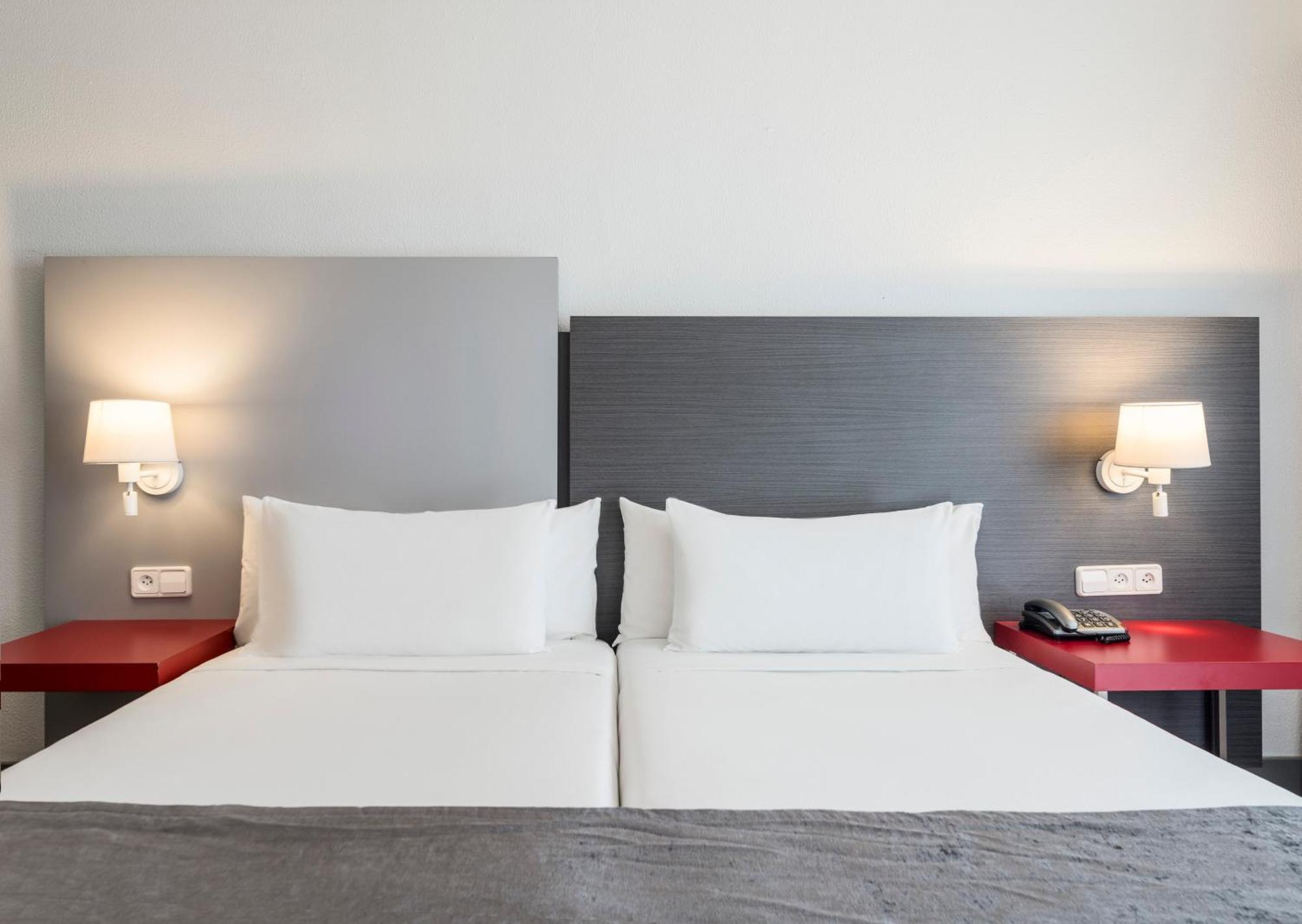 Ilunion Romareda Hotel Zaragoza Ruang foto