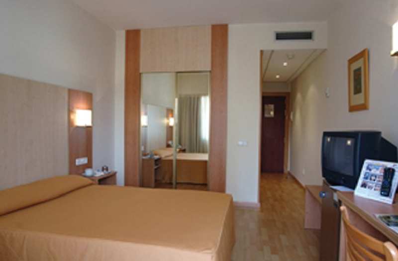 Ilunion Romareda Hotel Zaragoza Ruang foto