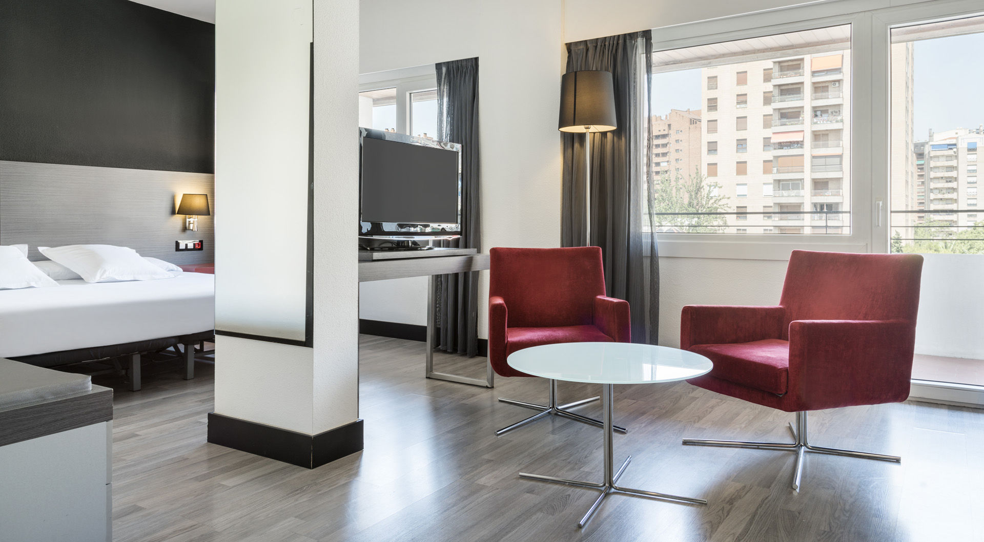 Ilunion Romareda Hotel Zaragoza Bagian luar foto