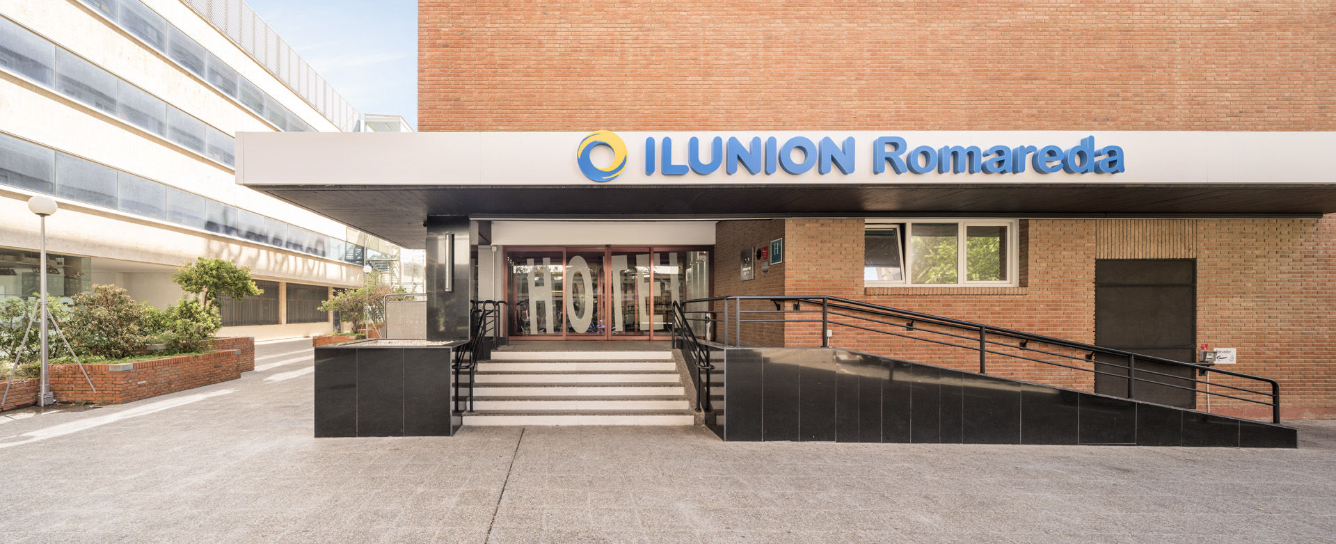 Ilunion Romareda Hotel Zaragoza Bagian luar foto