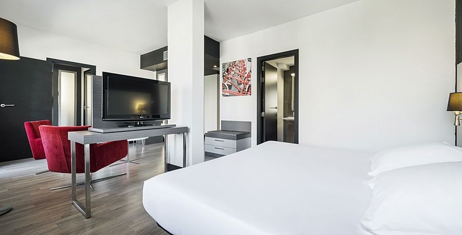 Ilunion Romareda Hotel Zaragoza Bagian luar foto